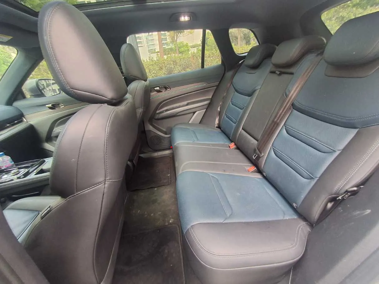 Car image 13
