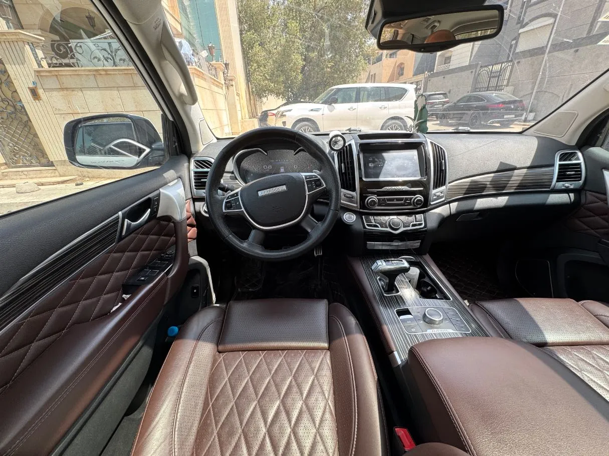 Car image 16