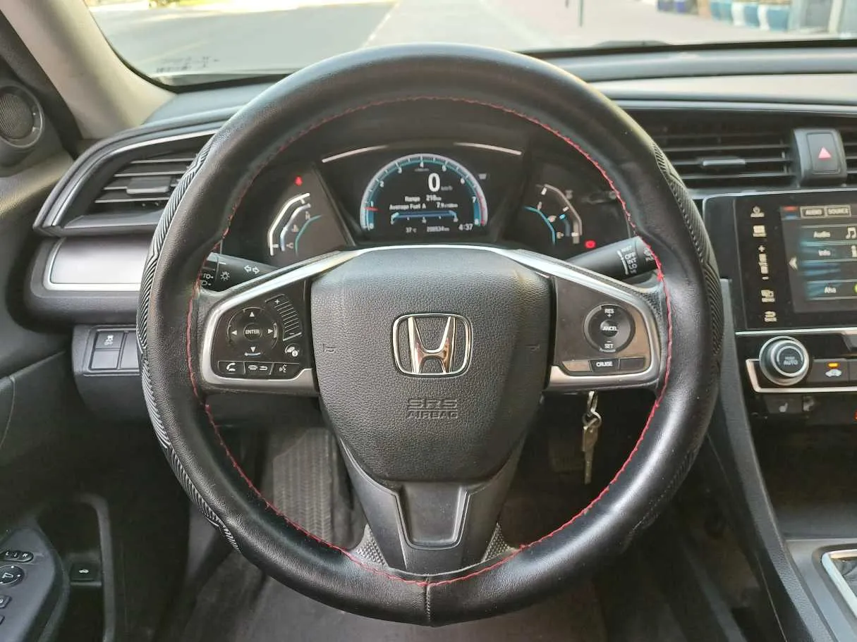 Car image 18