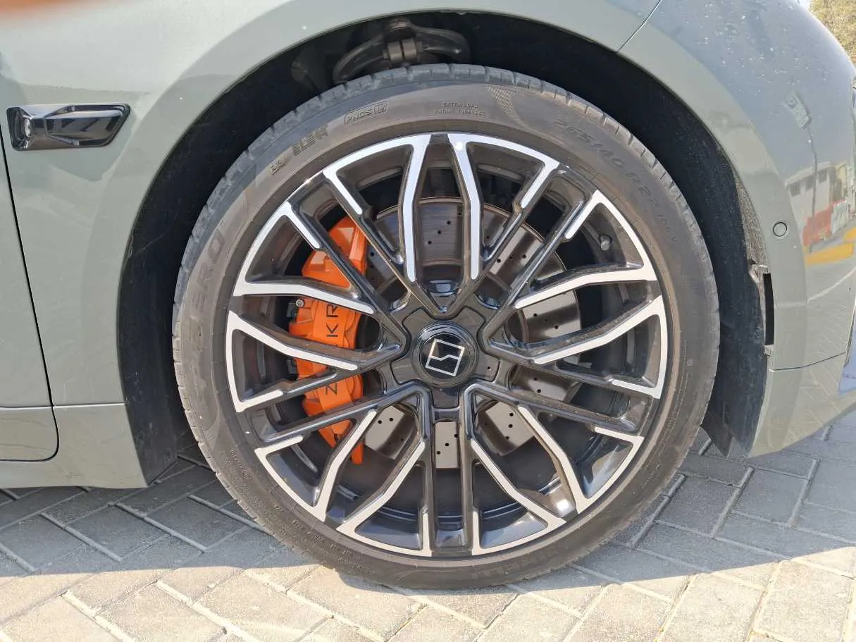 Car image 9