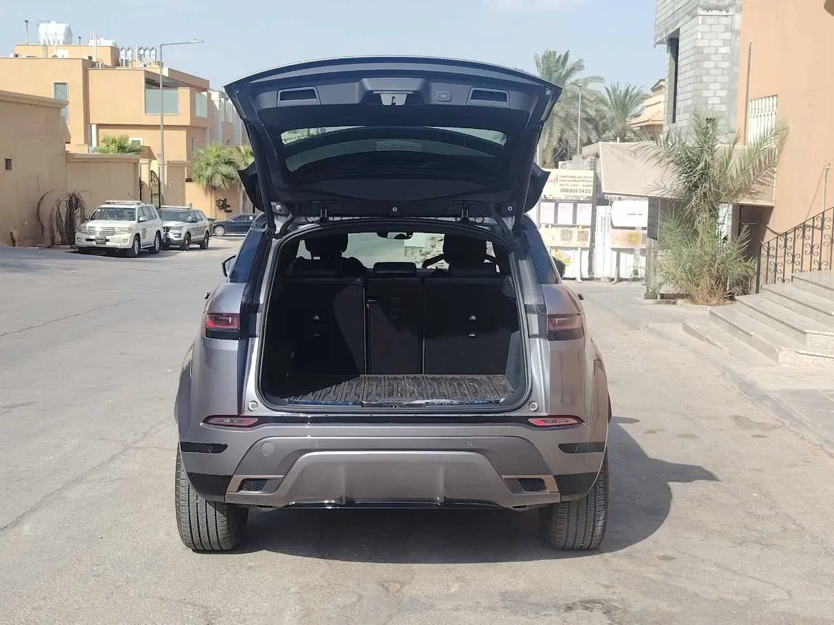 Car image 24