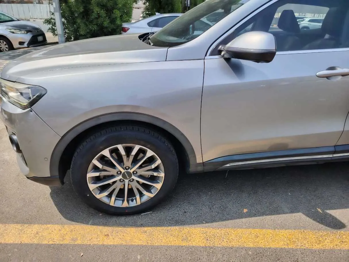 Car image 9
