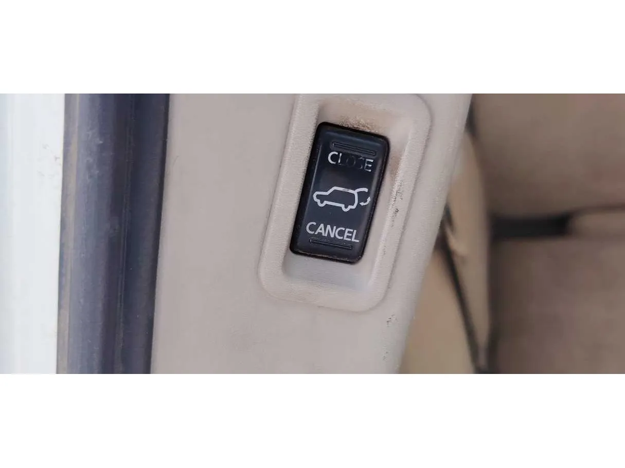 Car image 32
