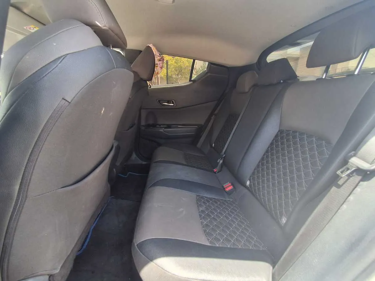Car image 13