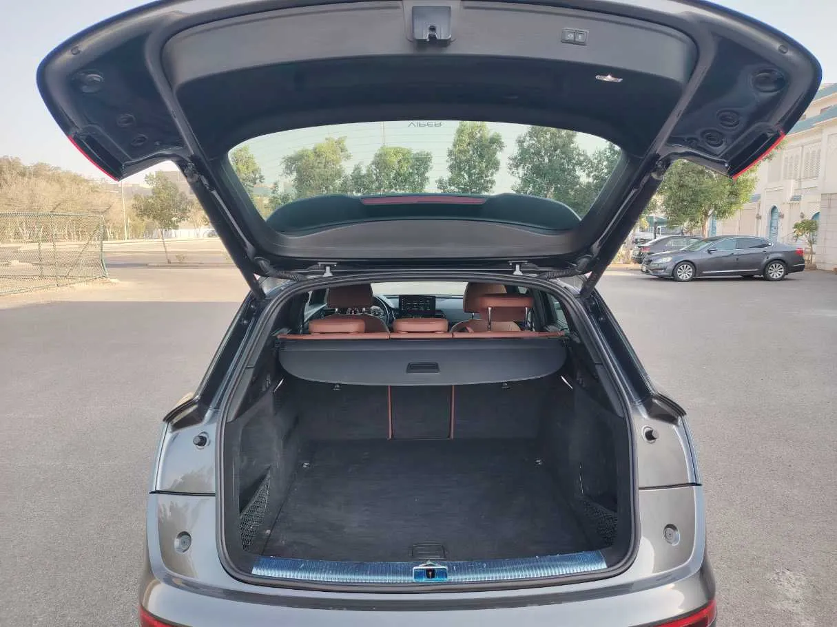 Car image 23