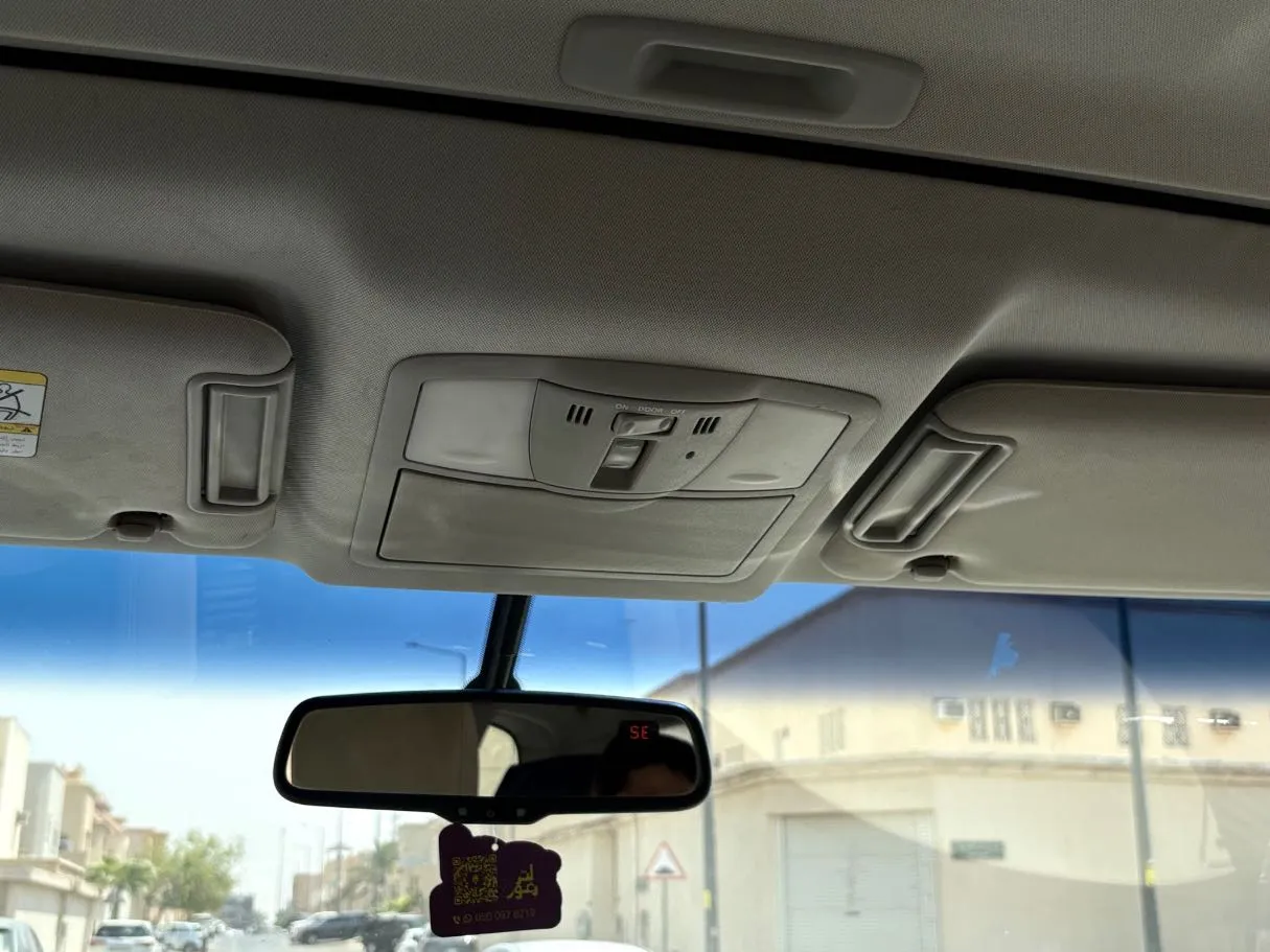 Car image 28
