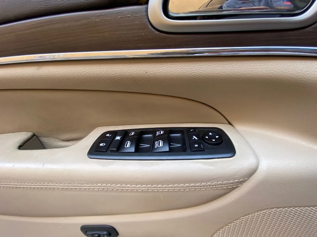 Car image 29