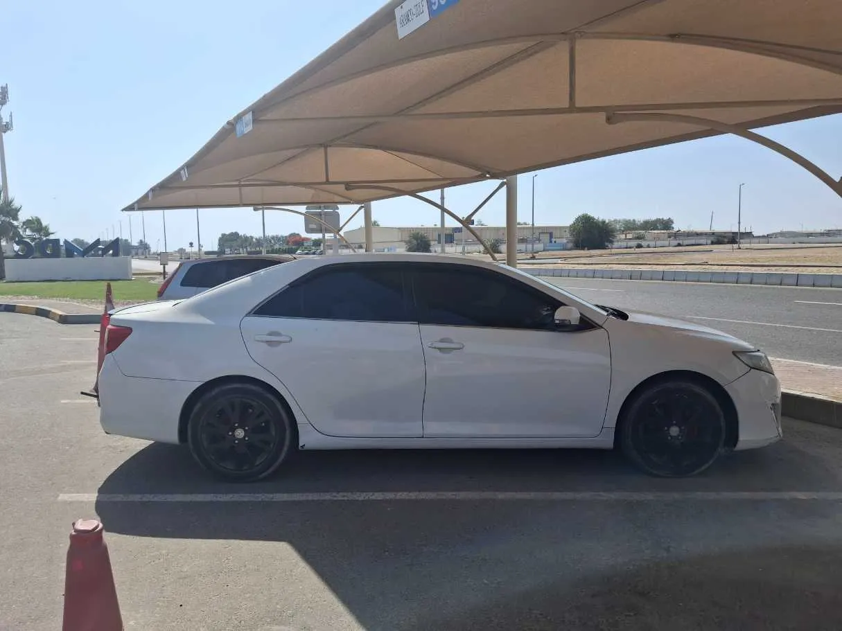 Car image 8
