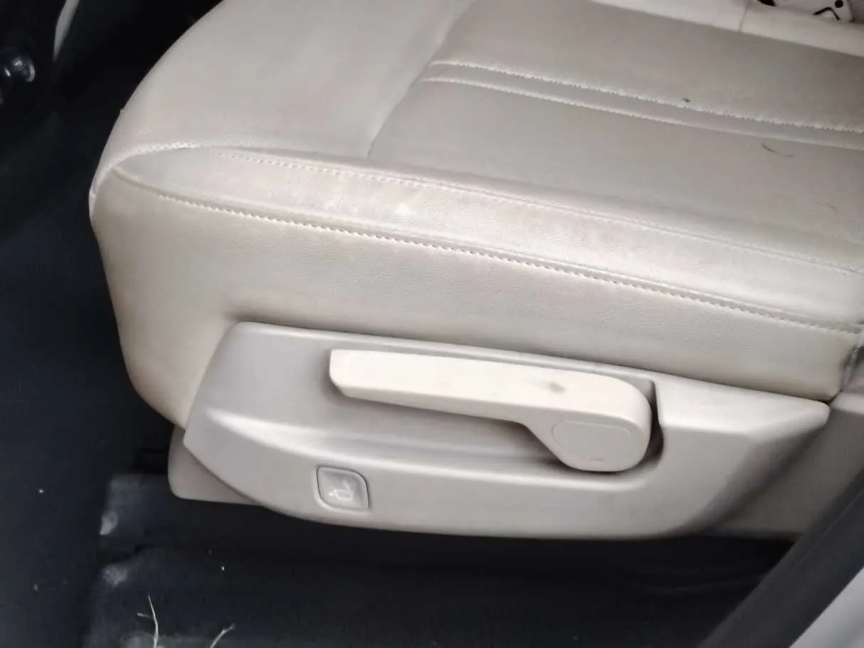 Car image 37
