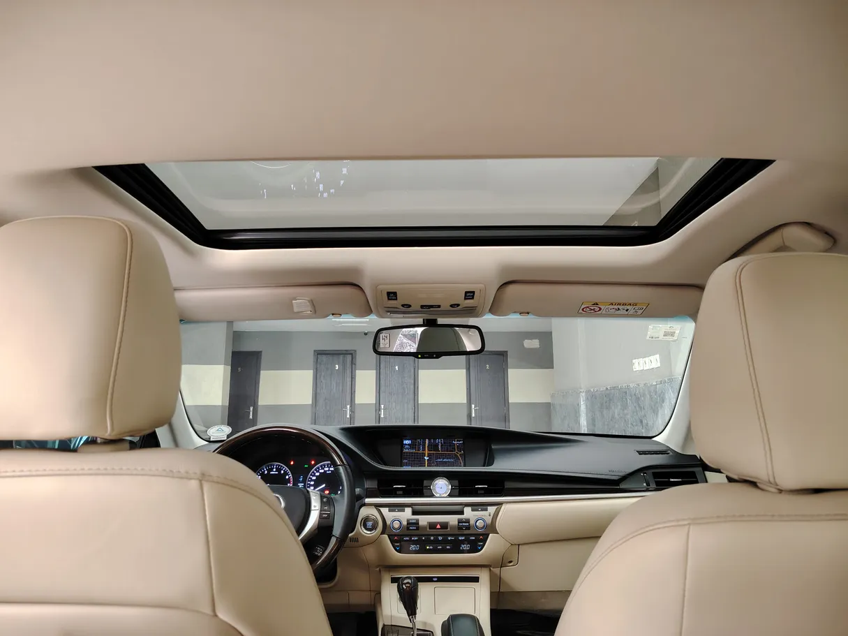 Car image 17