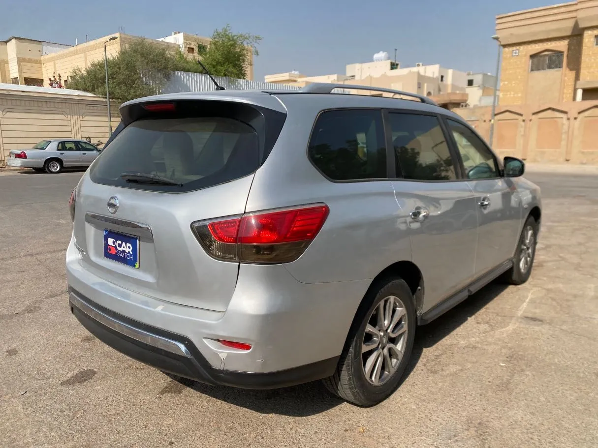 Car image 5