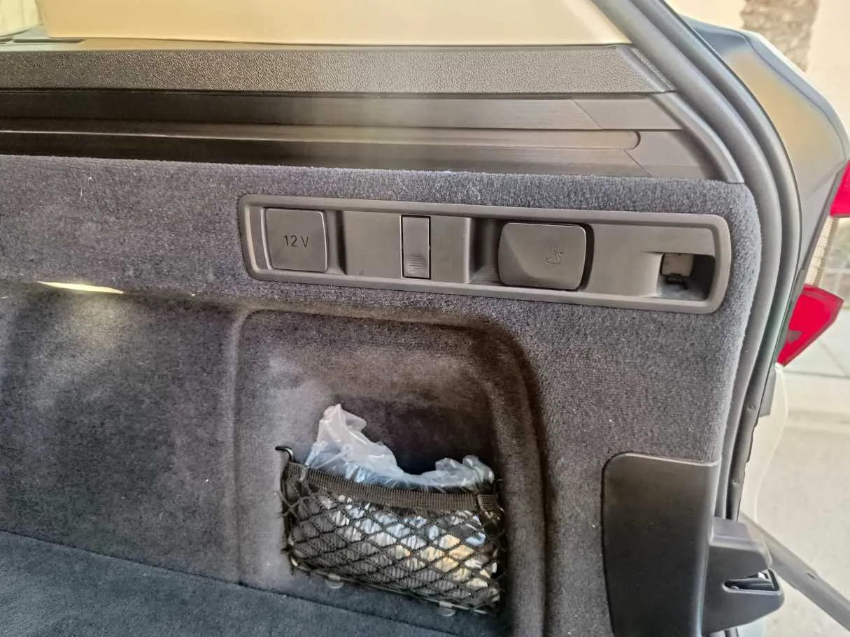 Car image 36