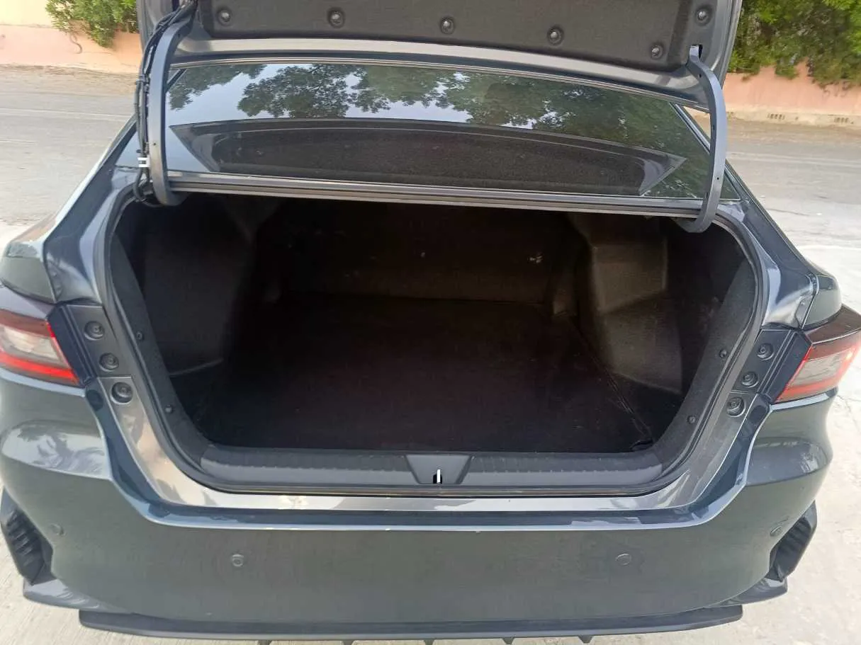 Car image 28