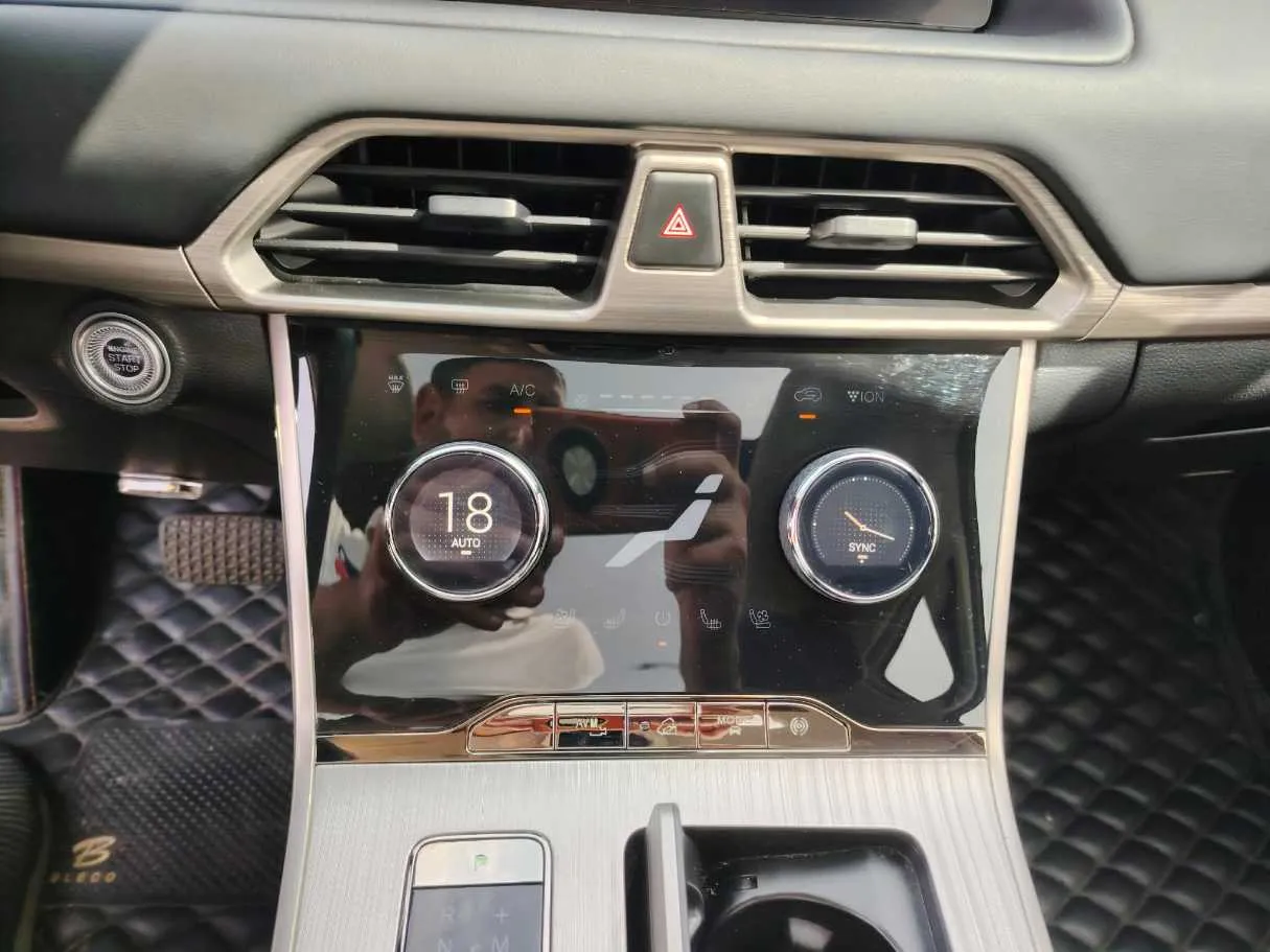 Car image 26
