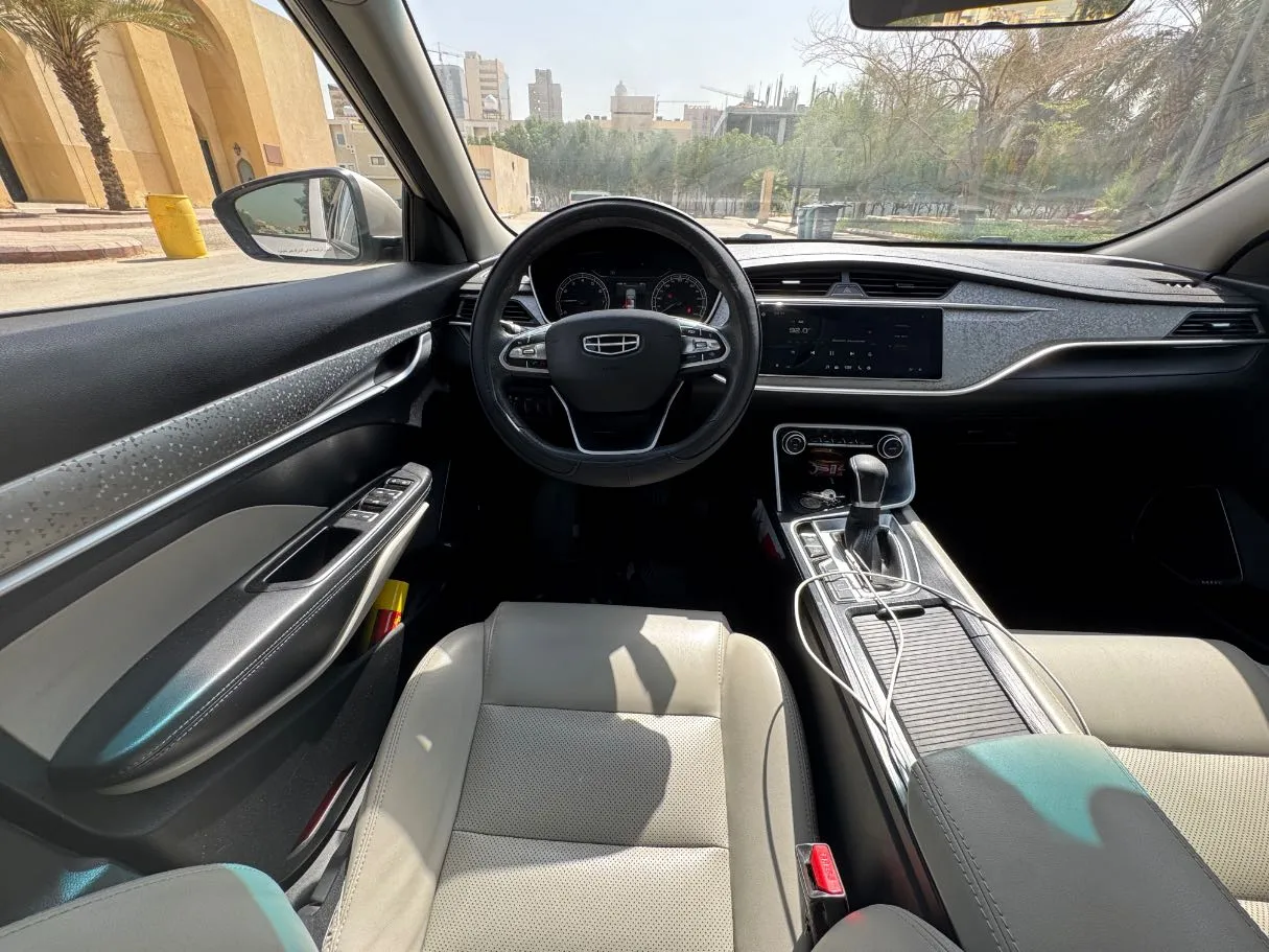 Car image 17