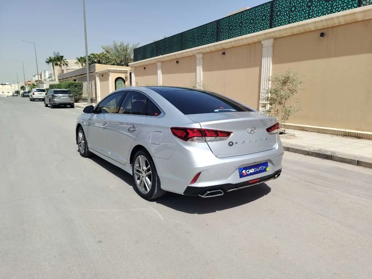 Car image 7