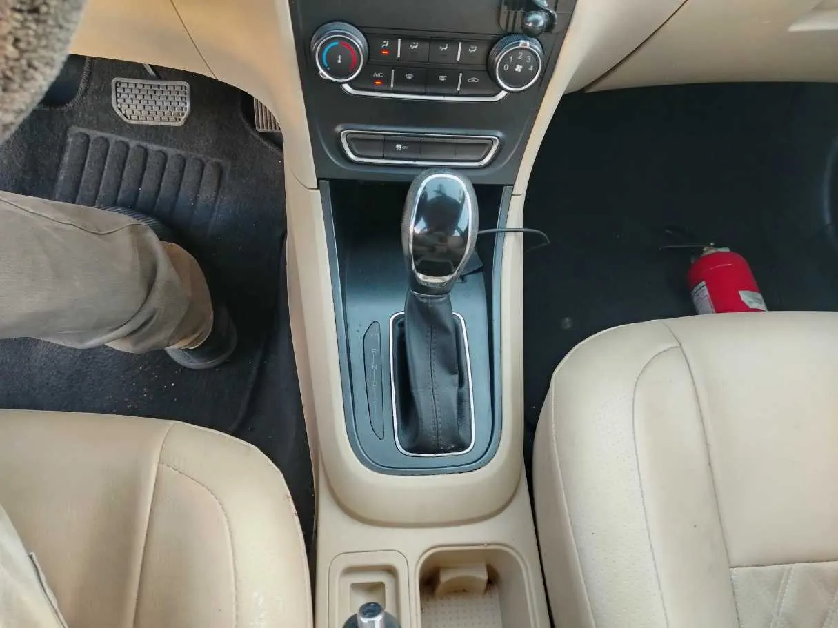 Car image 26