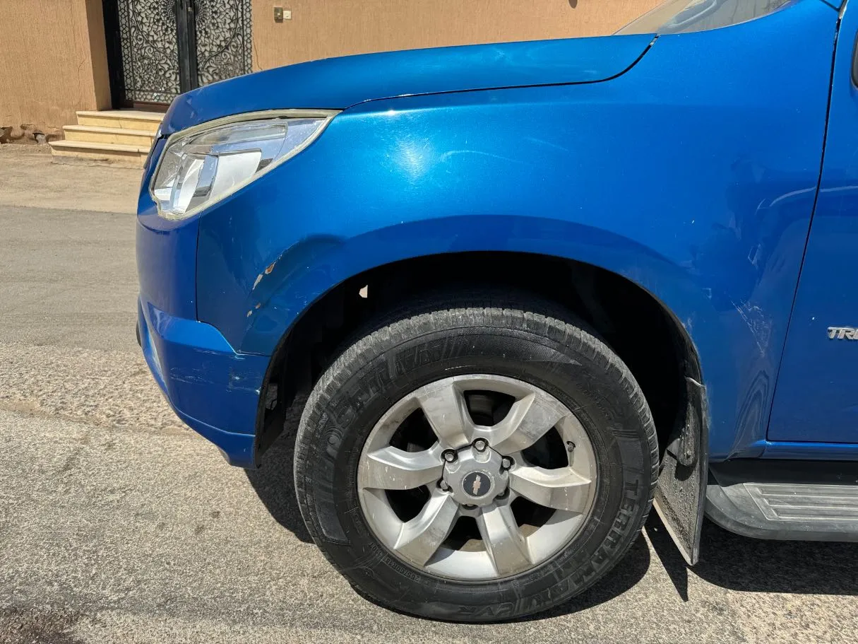 Car image 9