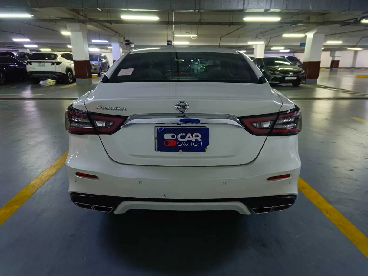 Car image 6