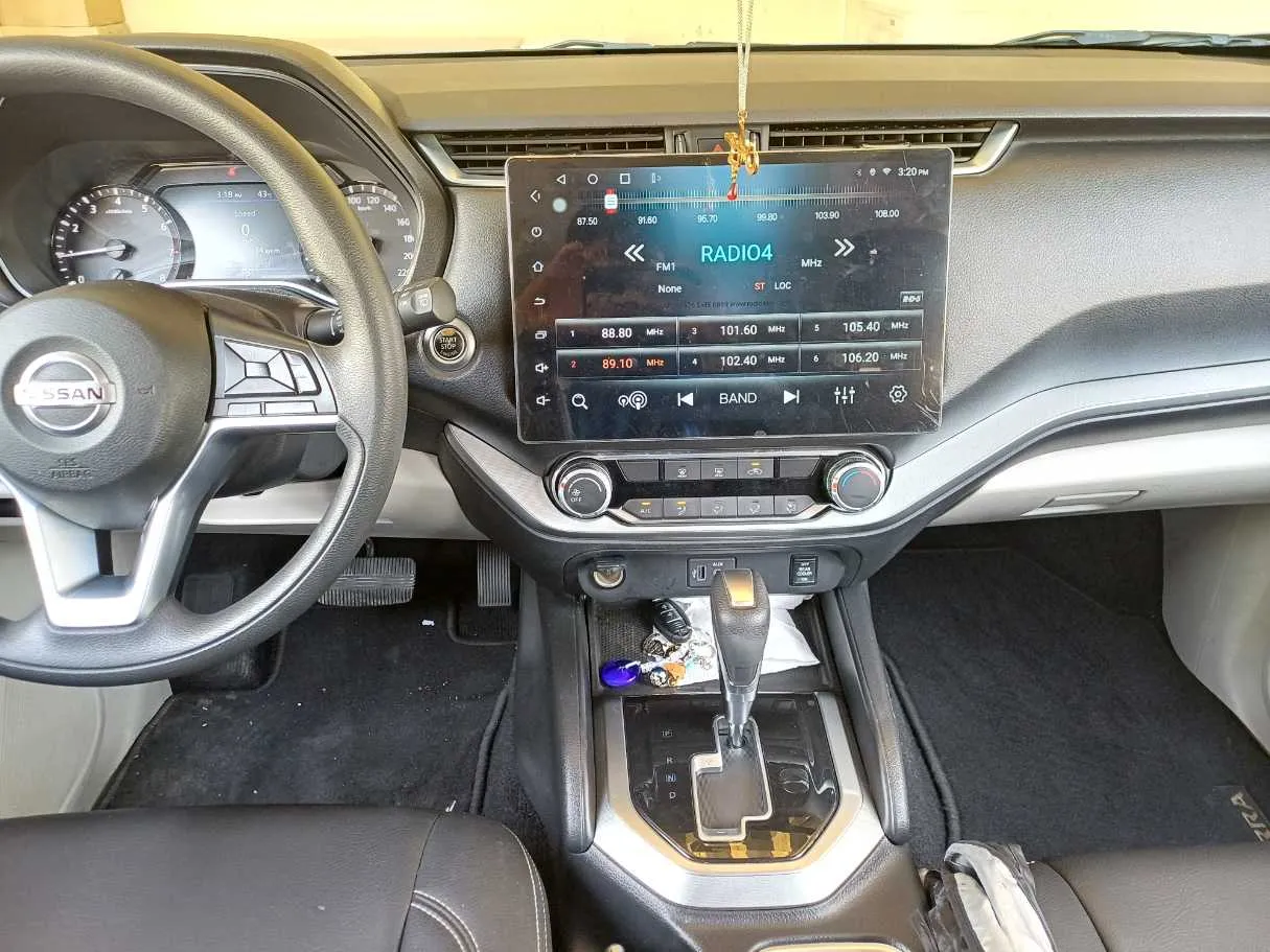 Car image 18