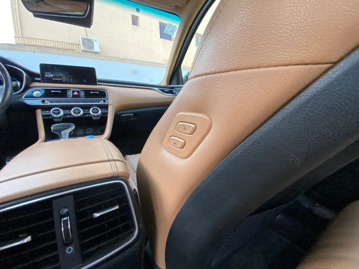 Car image 27