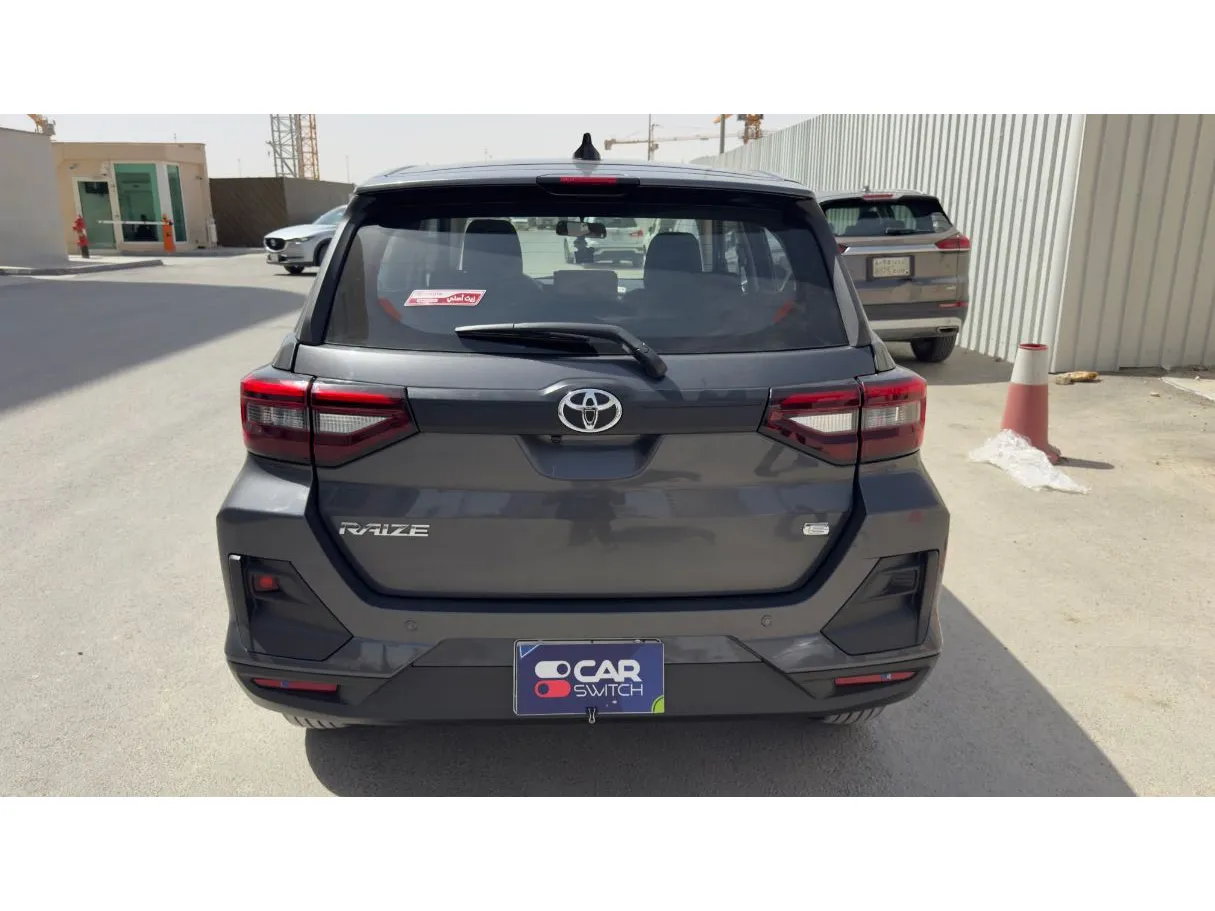 Car image 6