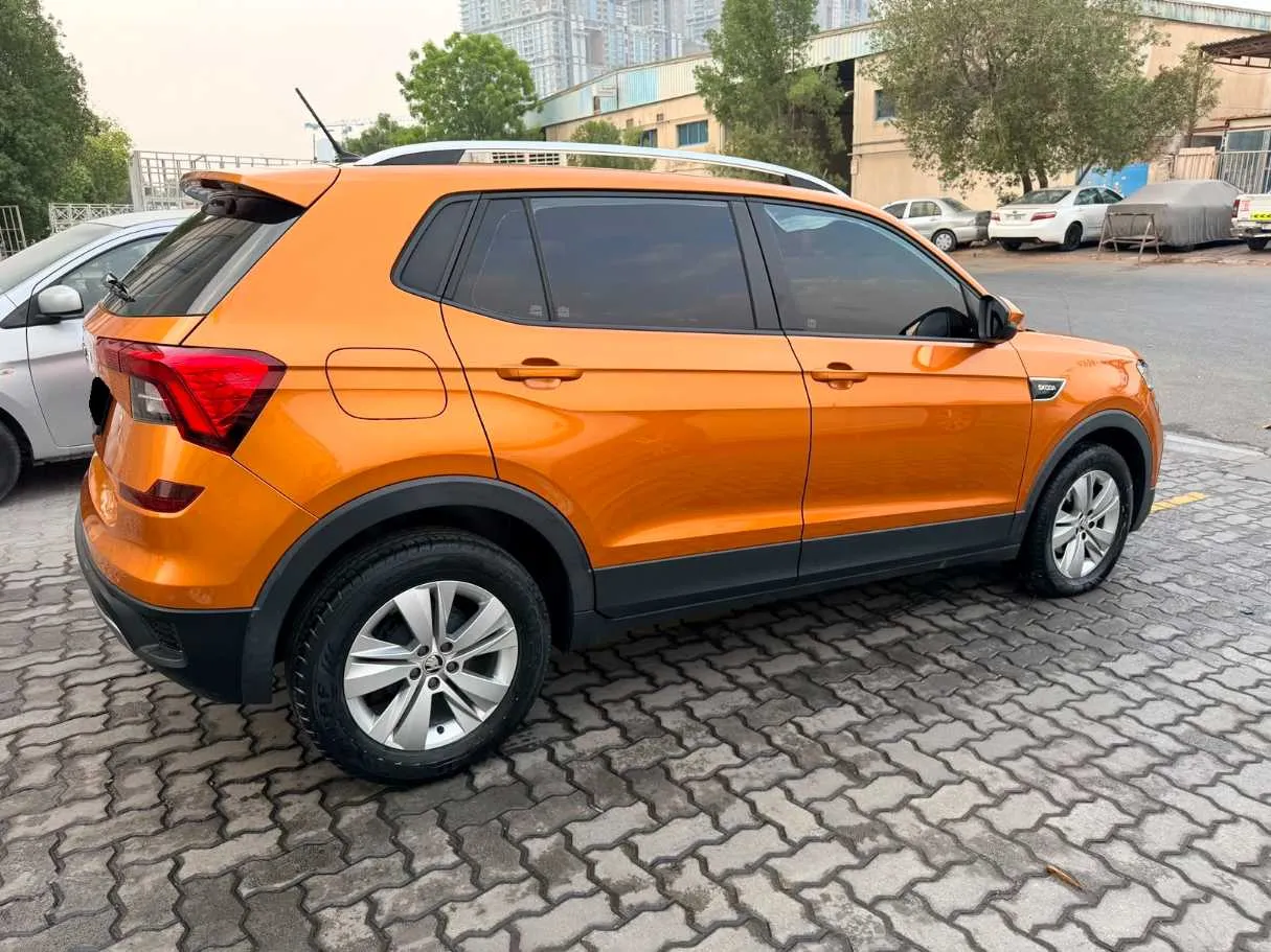 Car image 3