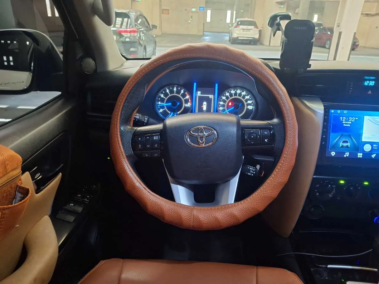 Car image 13