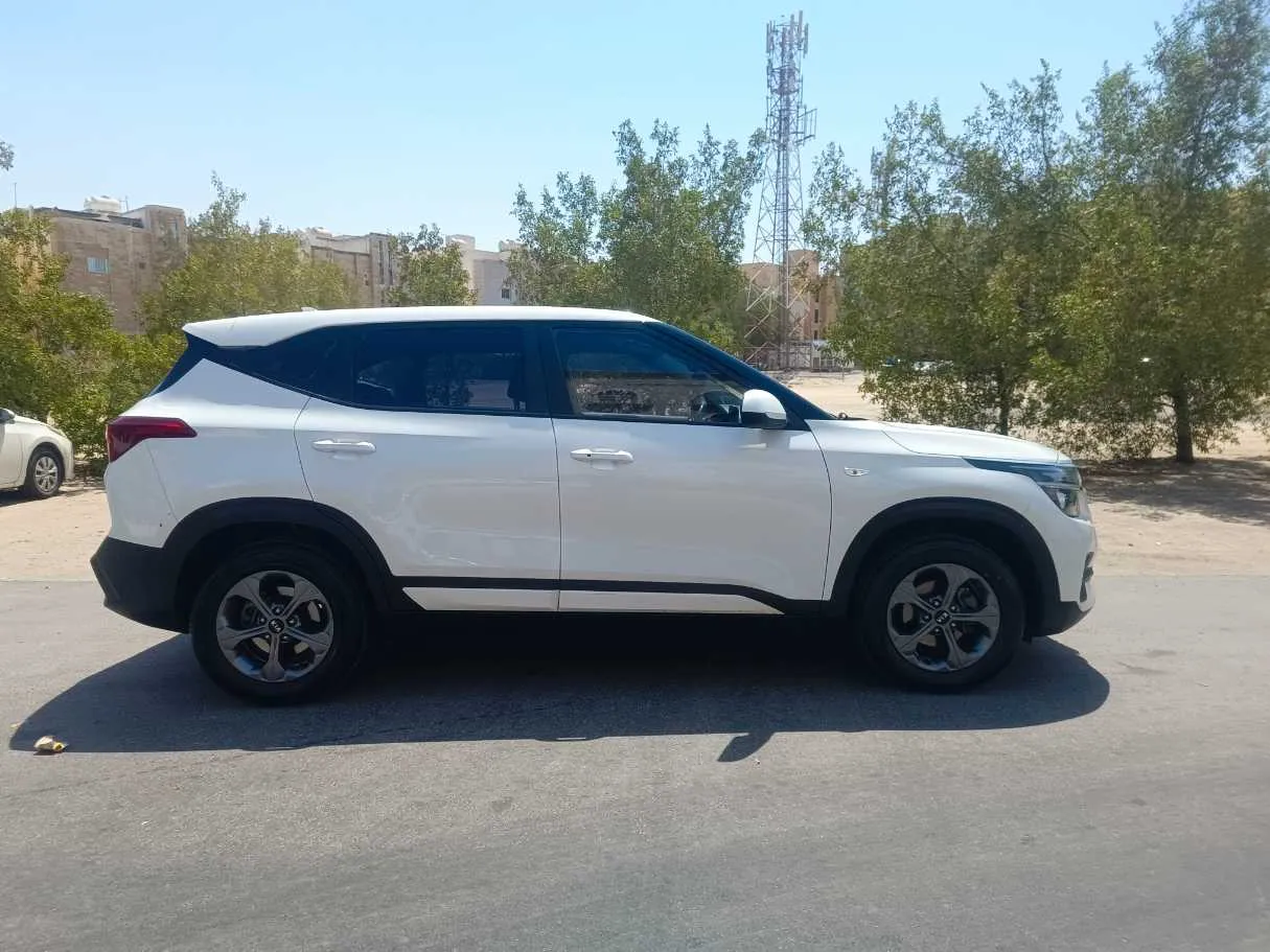 Car image 4