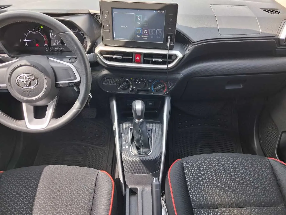 Car image 16