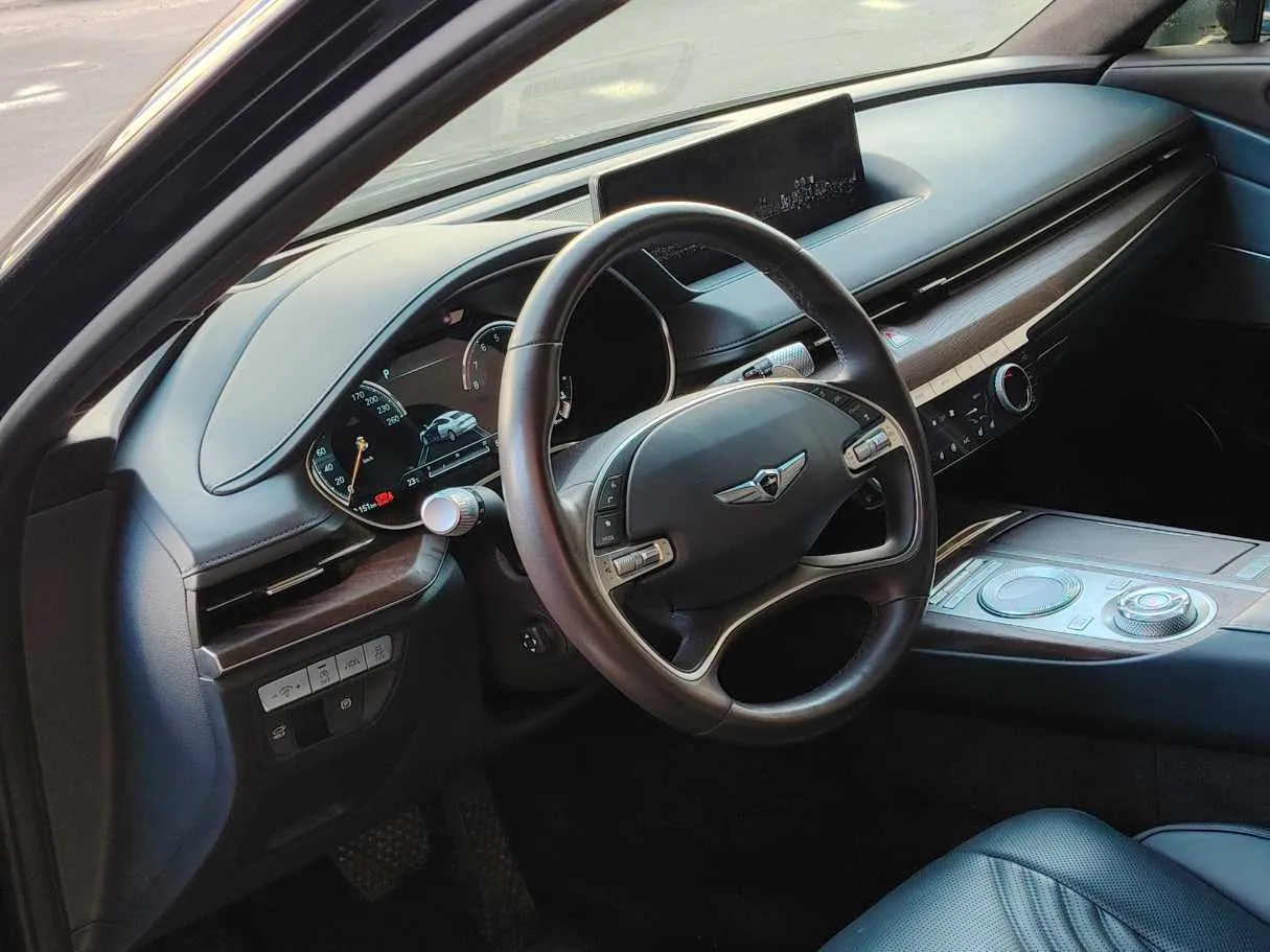 Car image 13