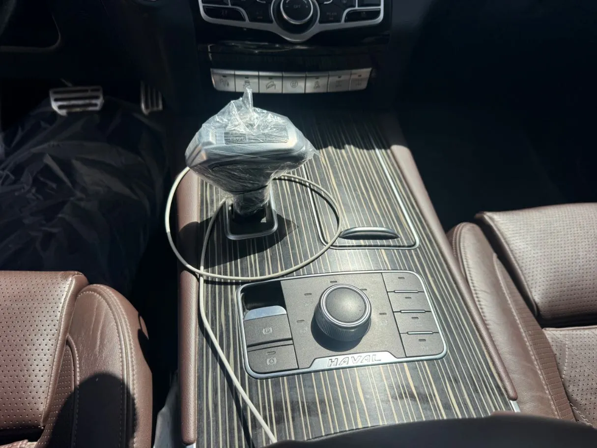Car image 15