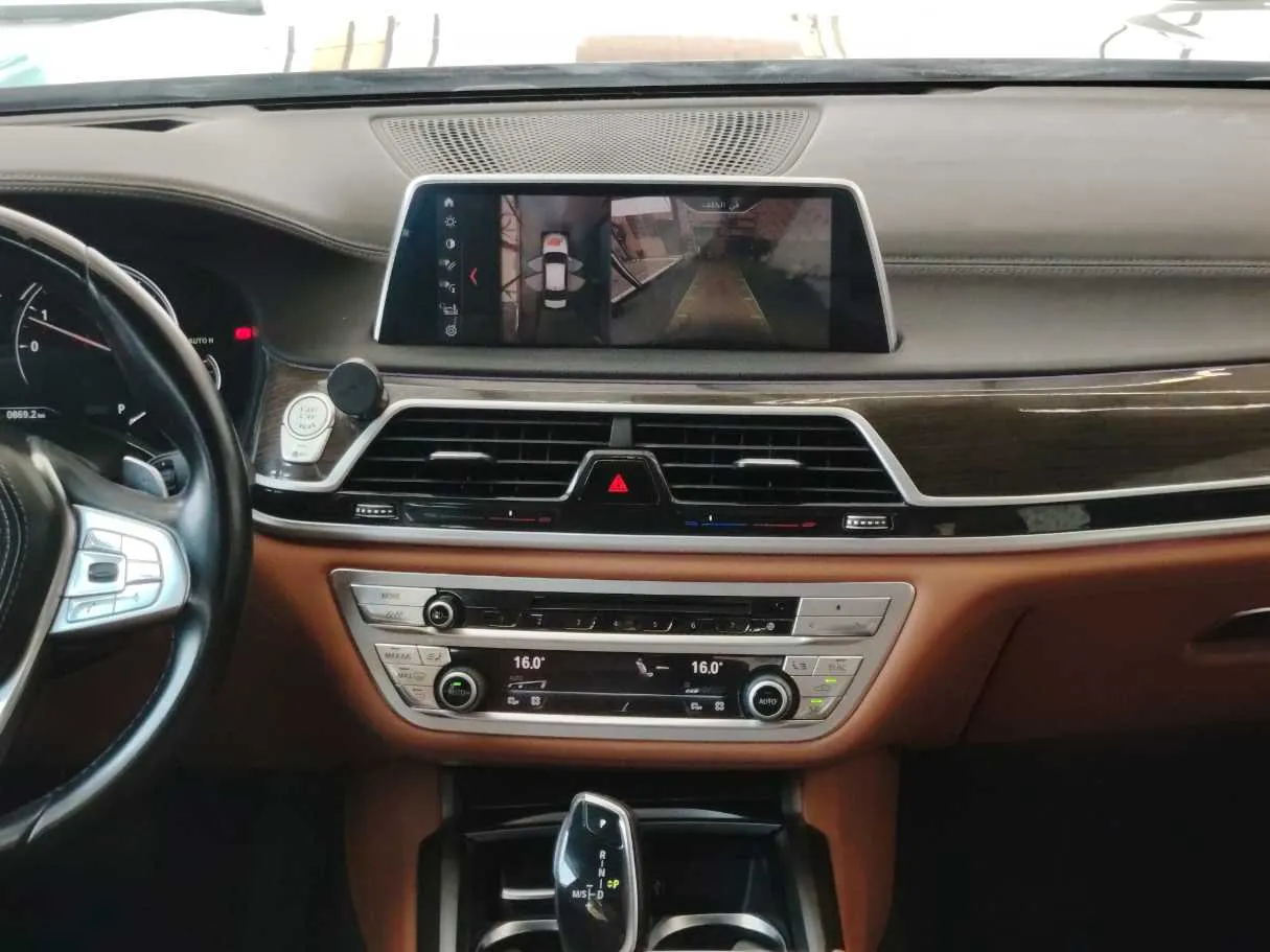 Car image 18