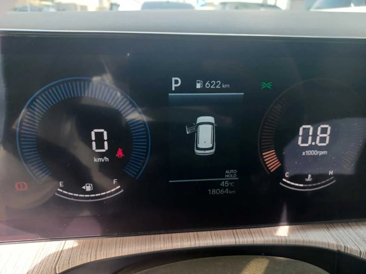 Car image 19