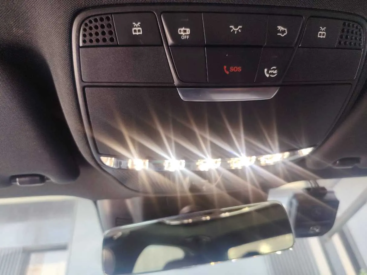Car image 26
