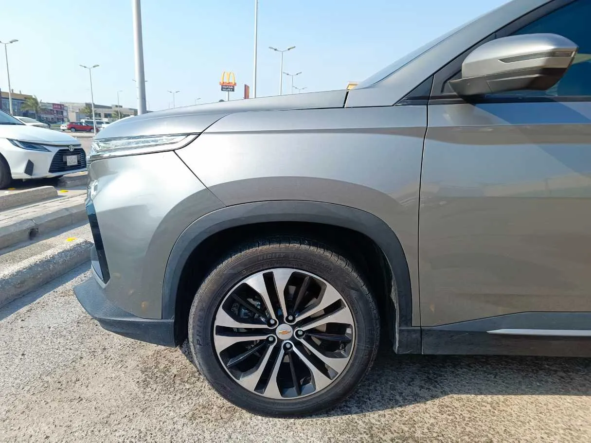 Car image 9