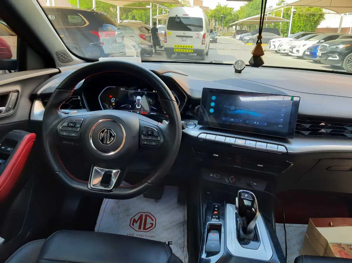 Car image 16