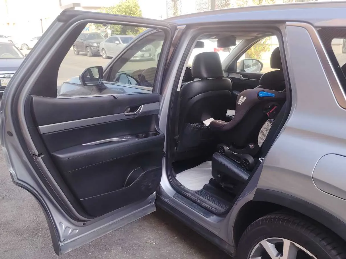 Car image 13