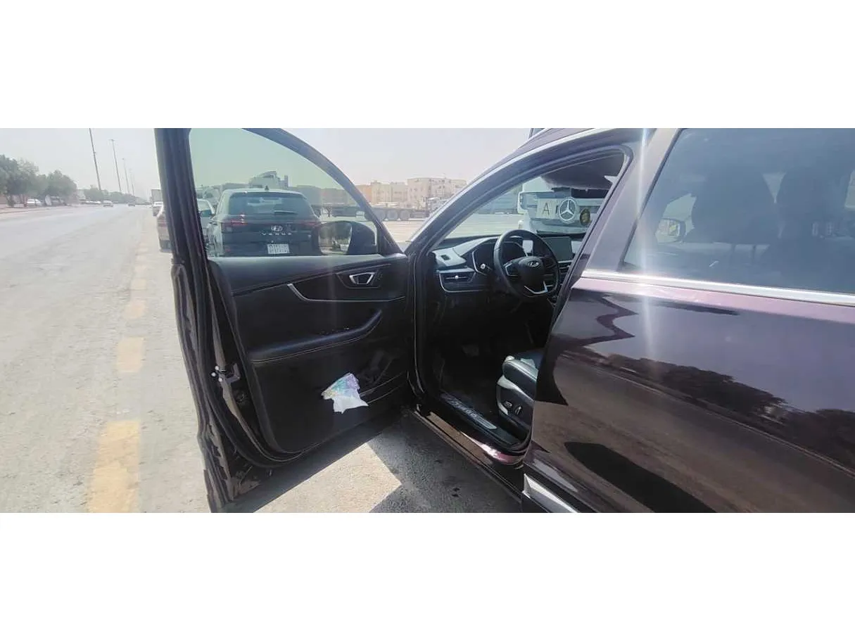 Car image 11