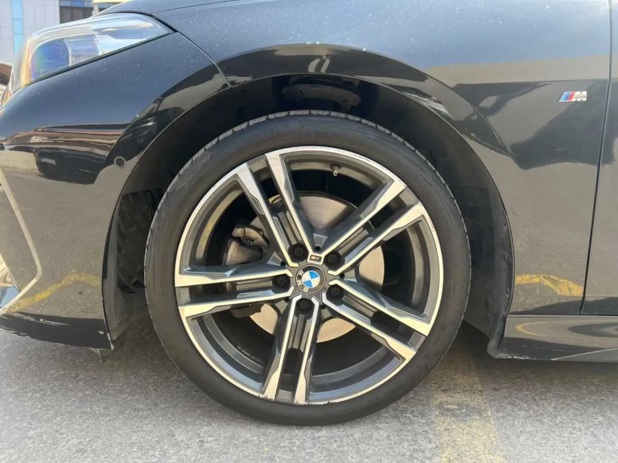 Car image 9
