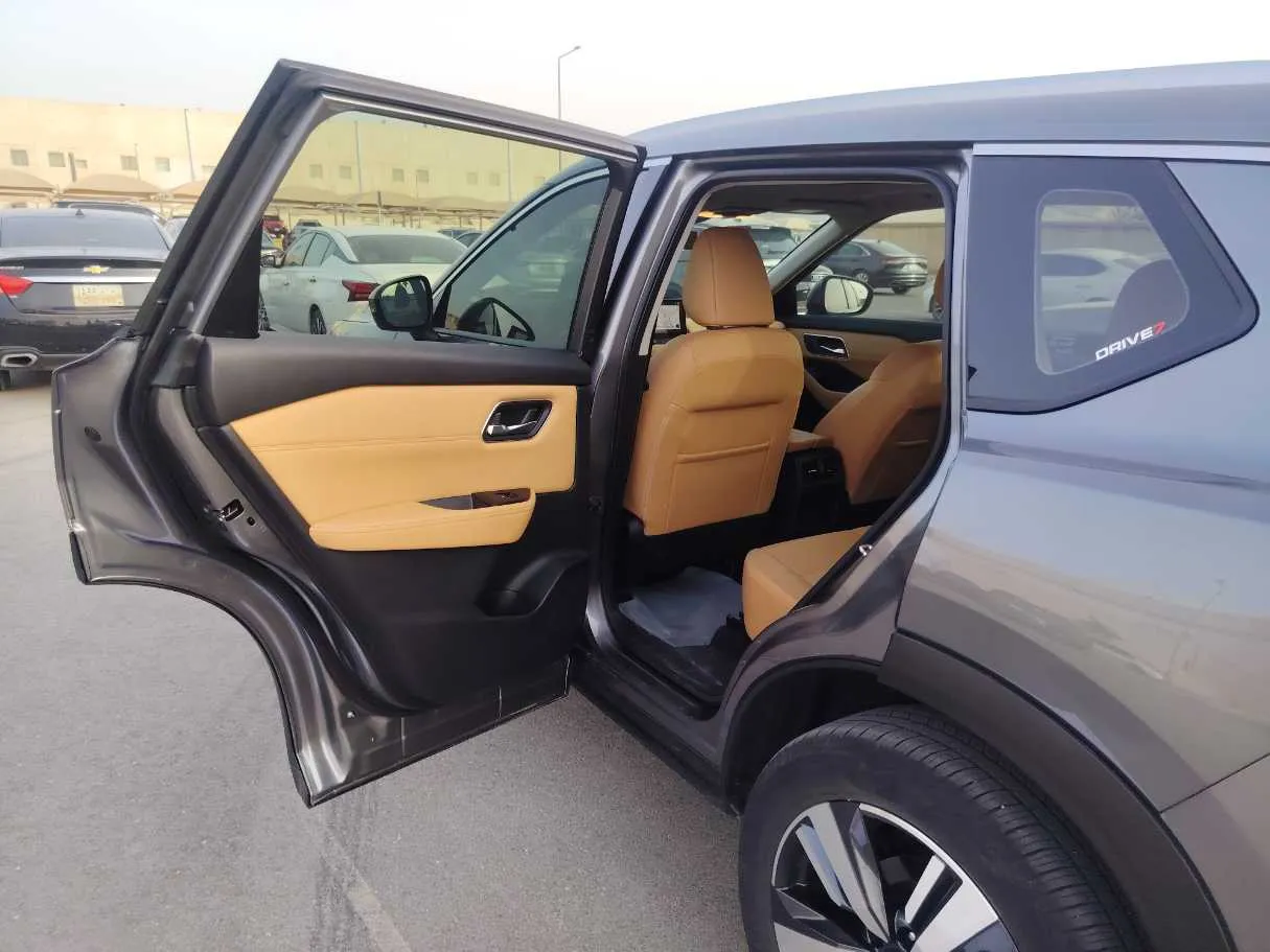 Car image 24