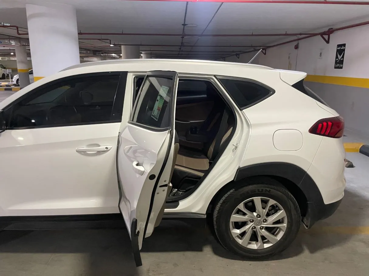 Car image 15