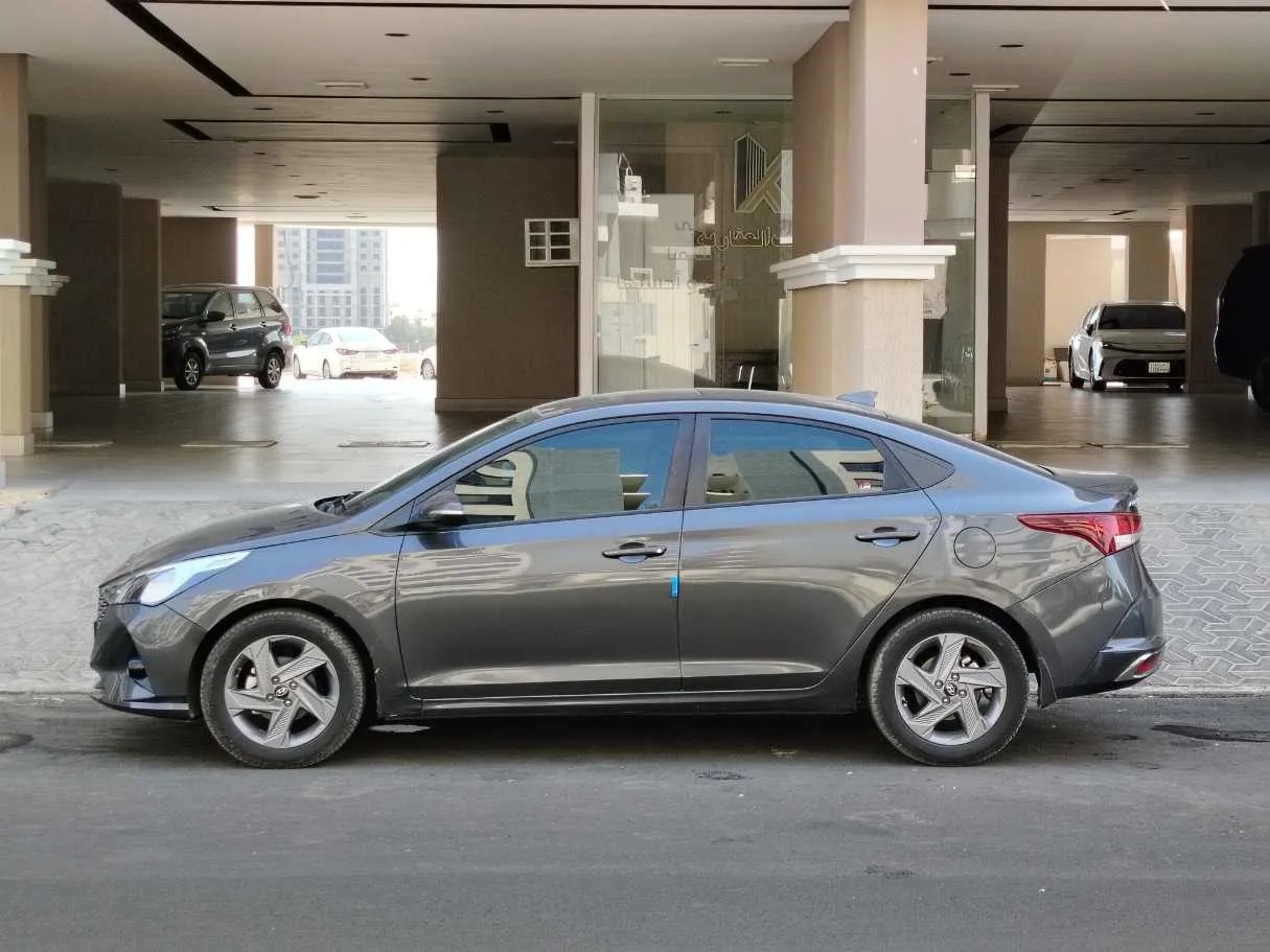 Car image 8