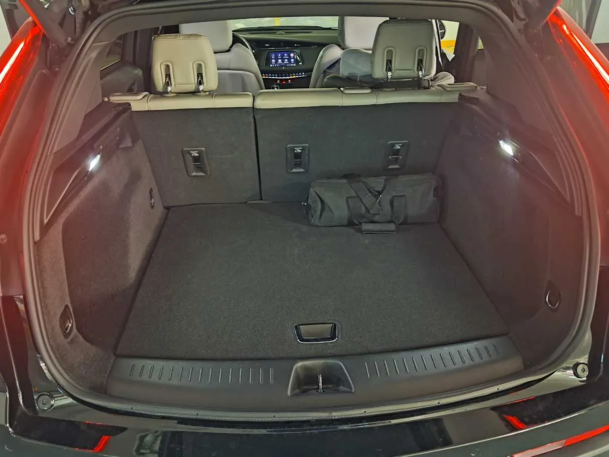 Car image 19