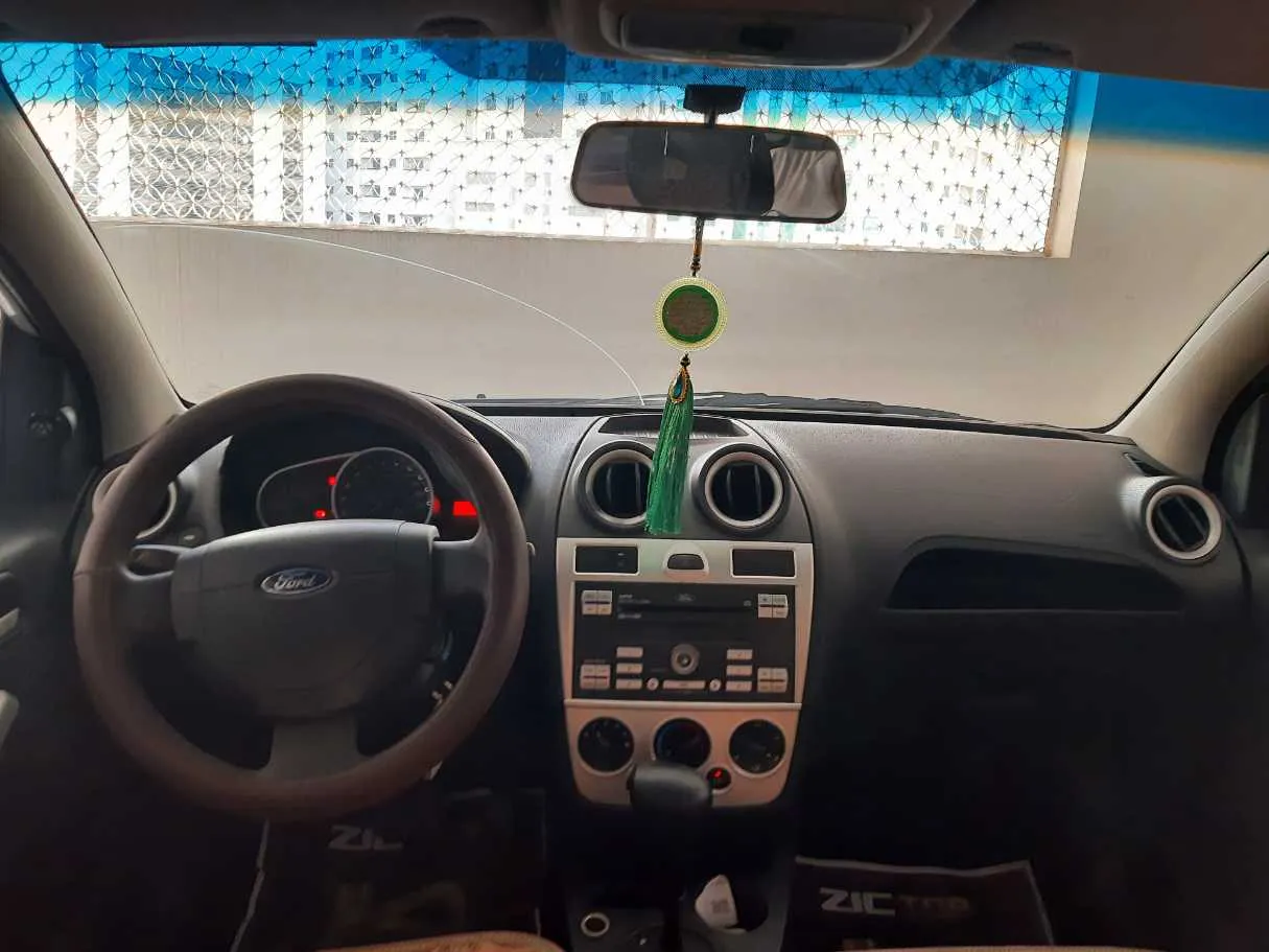 Car image 15
