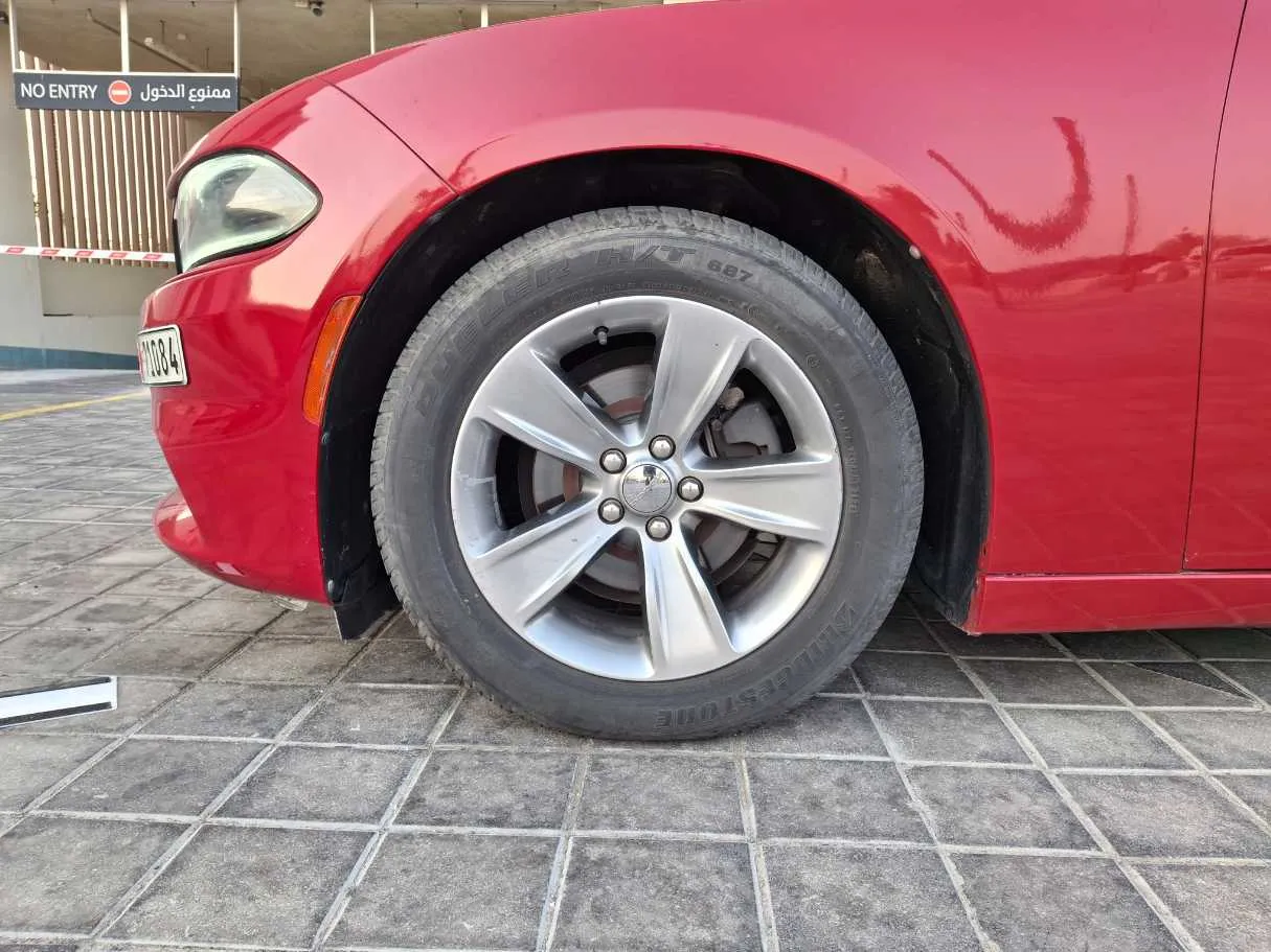 Car image 9