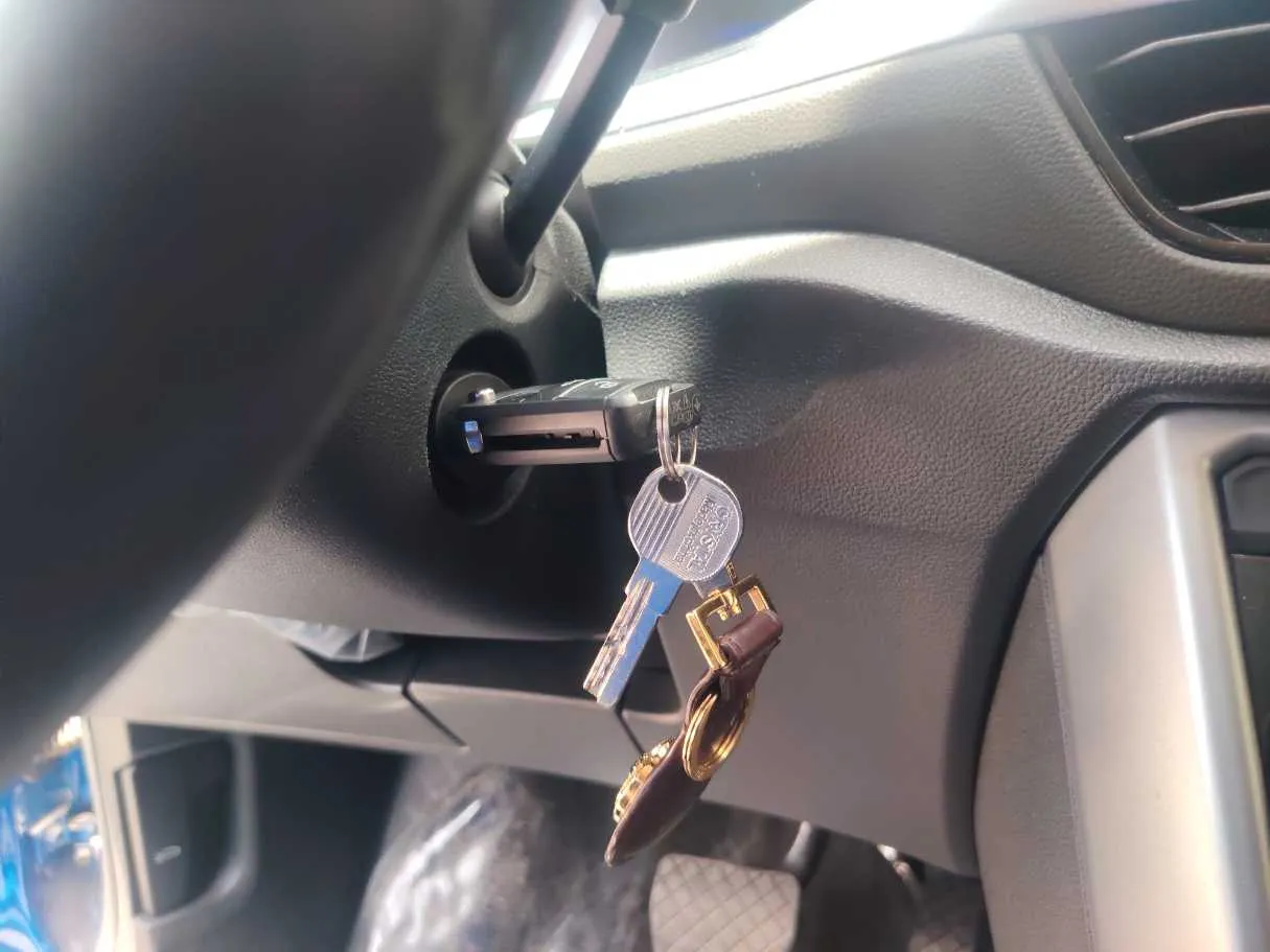 Car image 25