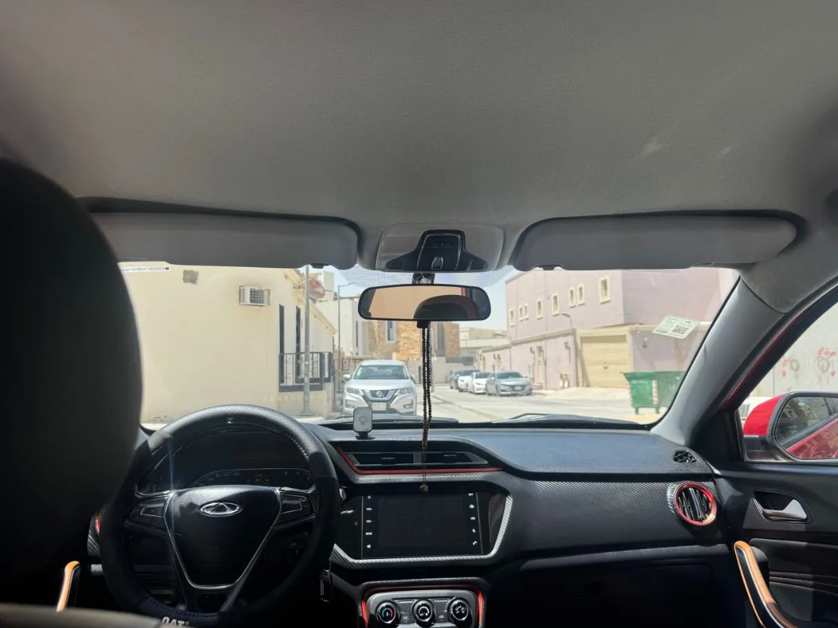 Car image 14