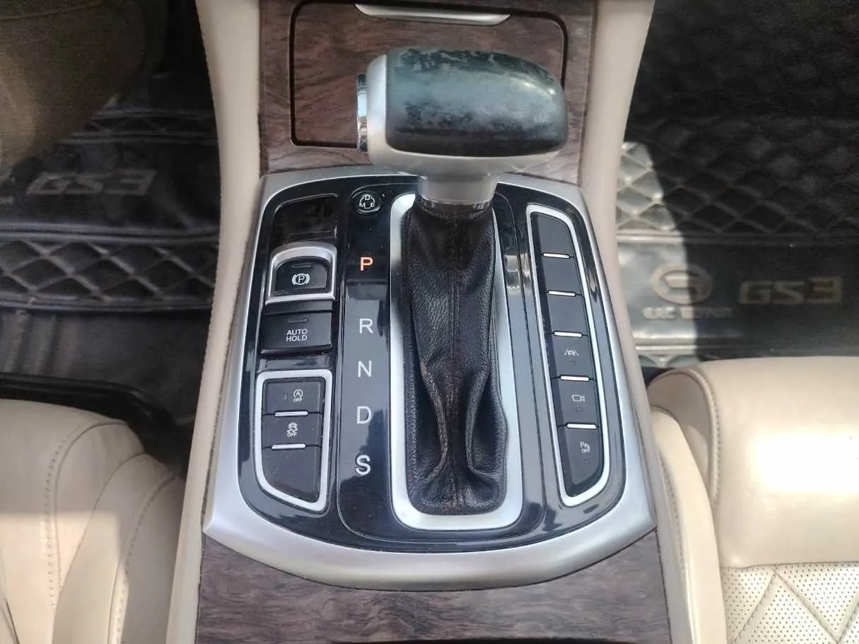 Car image 26