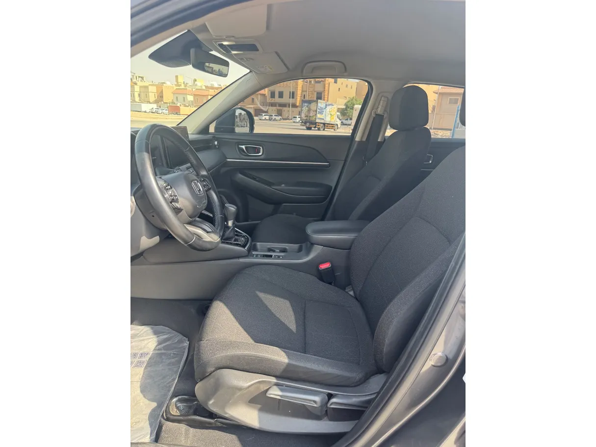 Car image 11